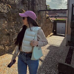 l’academie the dre puffer vest in cream latte xxs